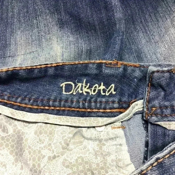 Vanity Dakota Cuff Women 28 Embellished Denim Jean Capris Low Rise Stretch Blue - Picture 7 of 8